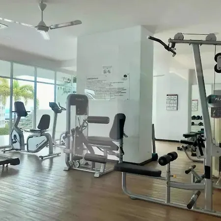 Straits Garden Suites Penang Jelutong Exterior photo